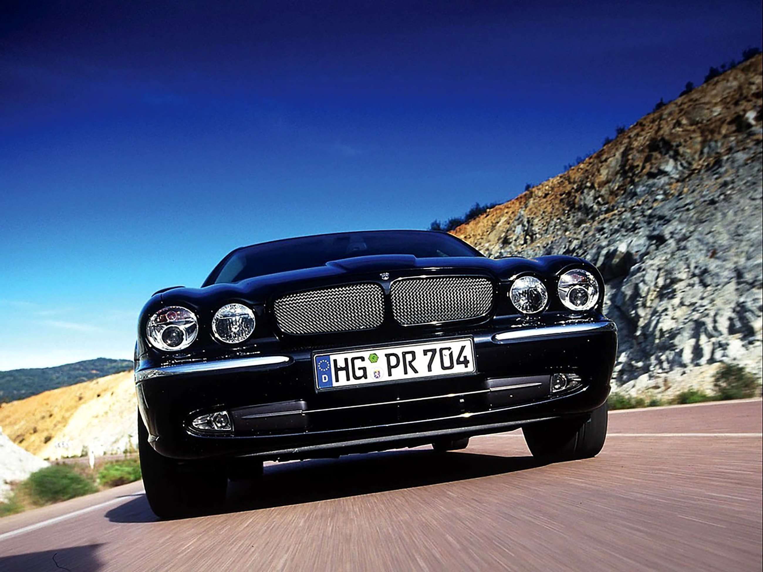 jaguar-x350-xjr-04032201.jpg