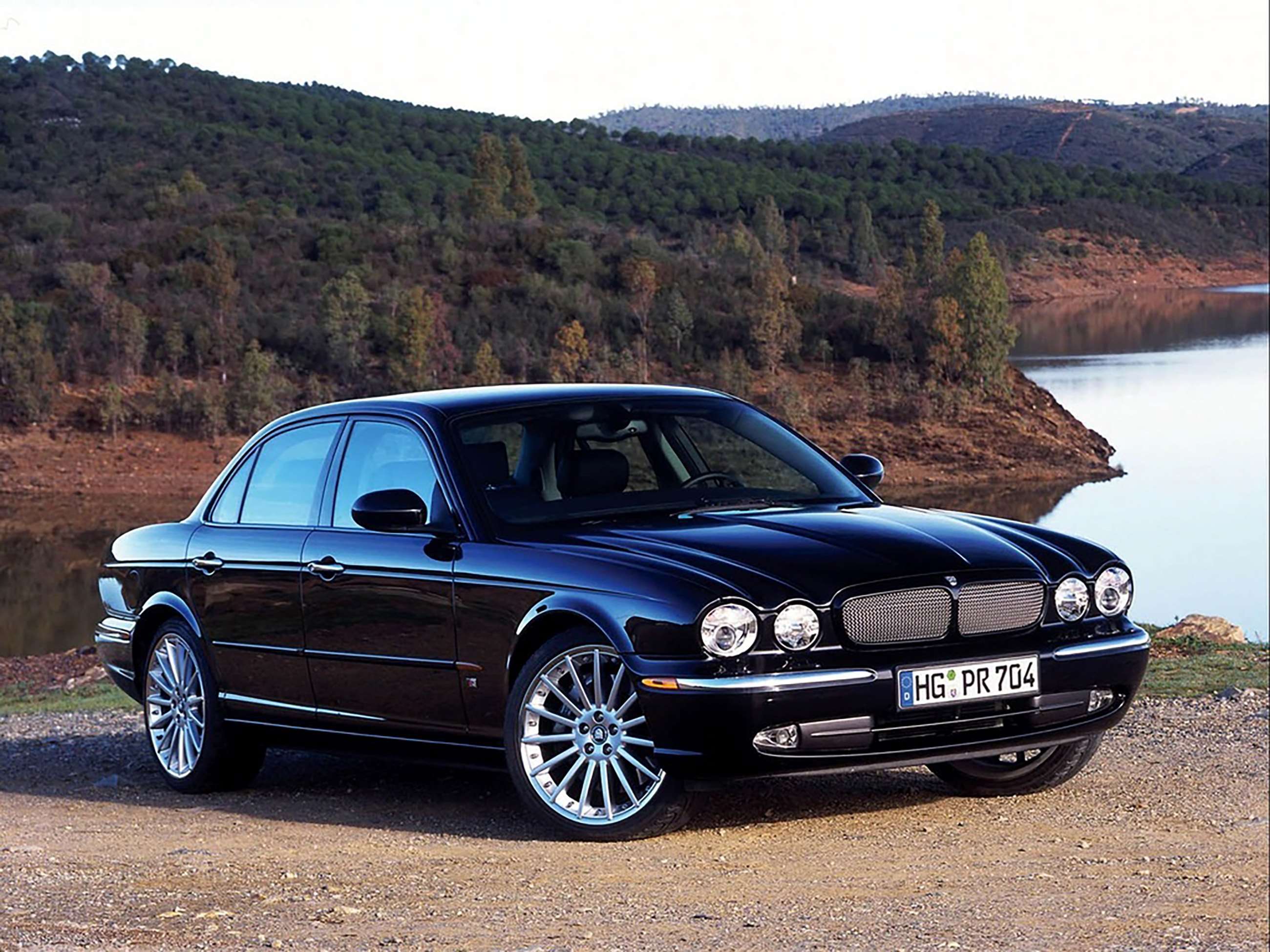 jaguar-x350-xjr-04032203.jpg