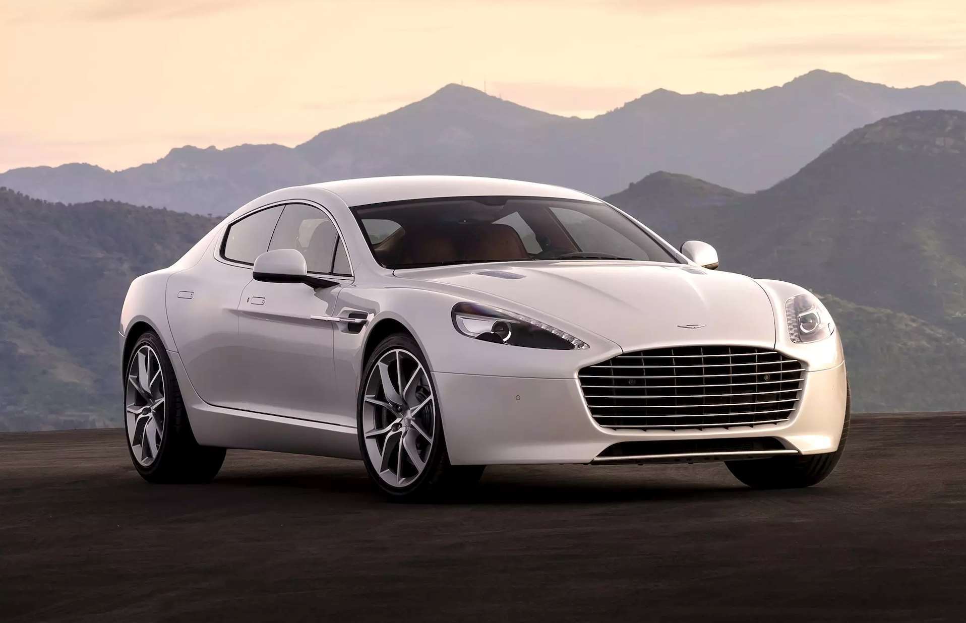 aston-martin-rapide.jpg