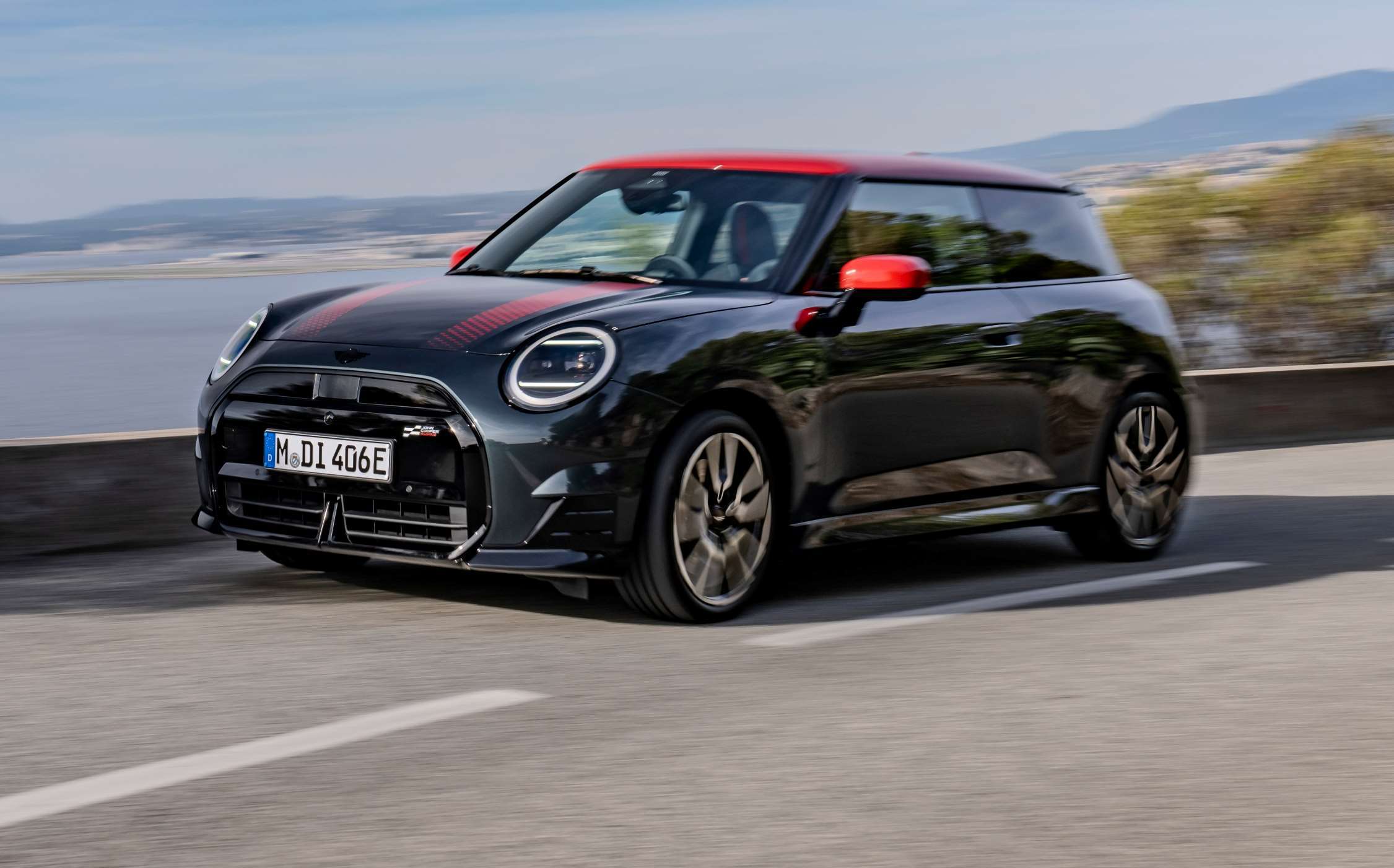 mini-cooper-se-jcw-1.jpg