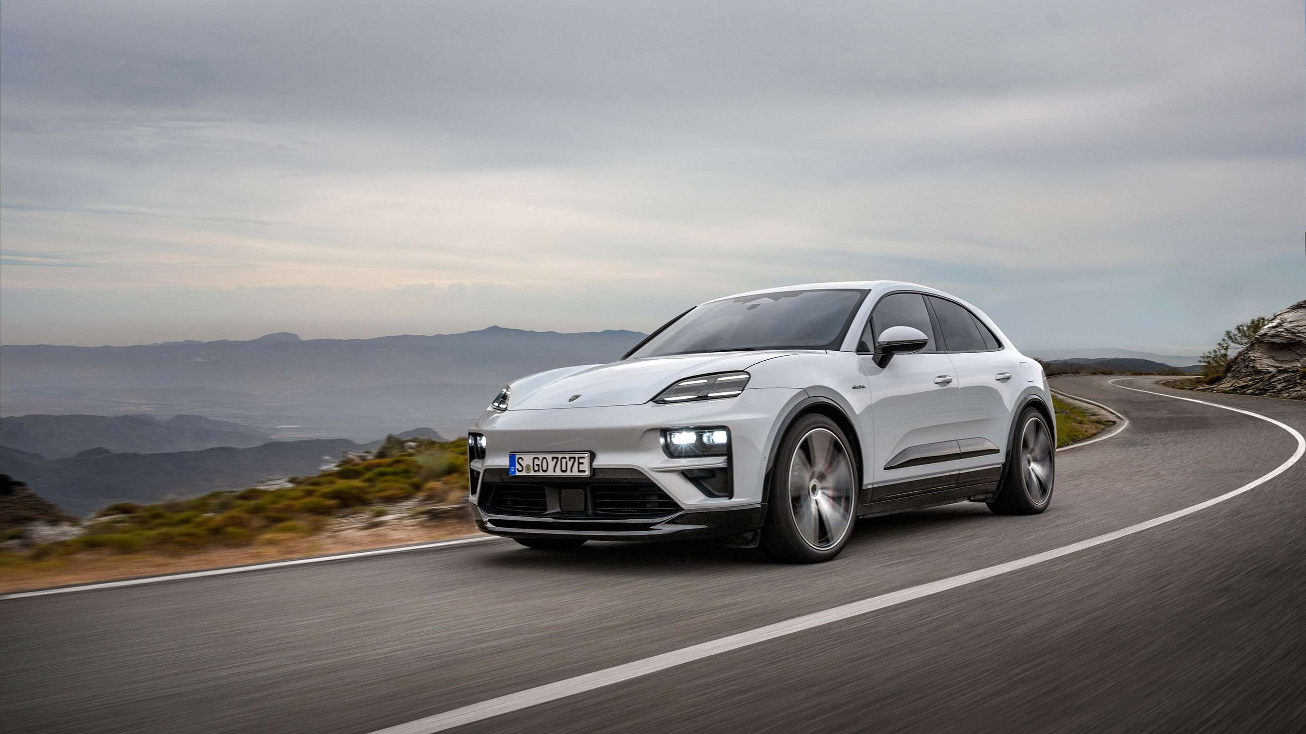 porsche-macan-ev-10.jpg