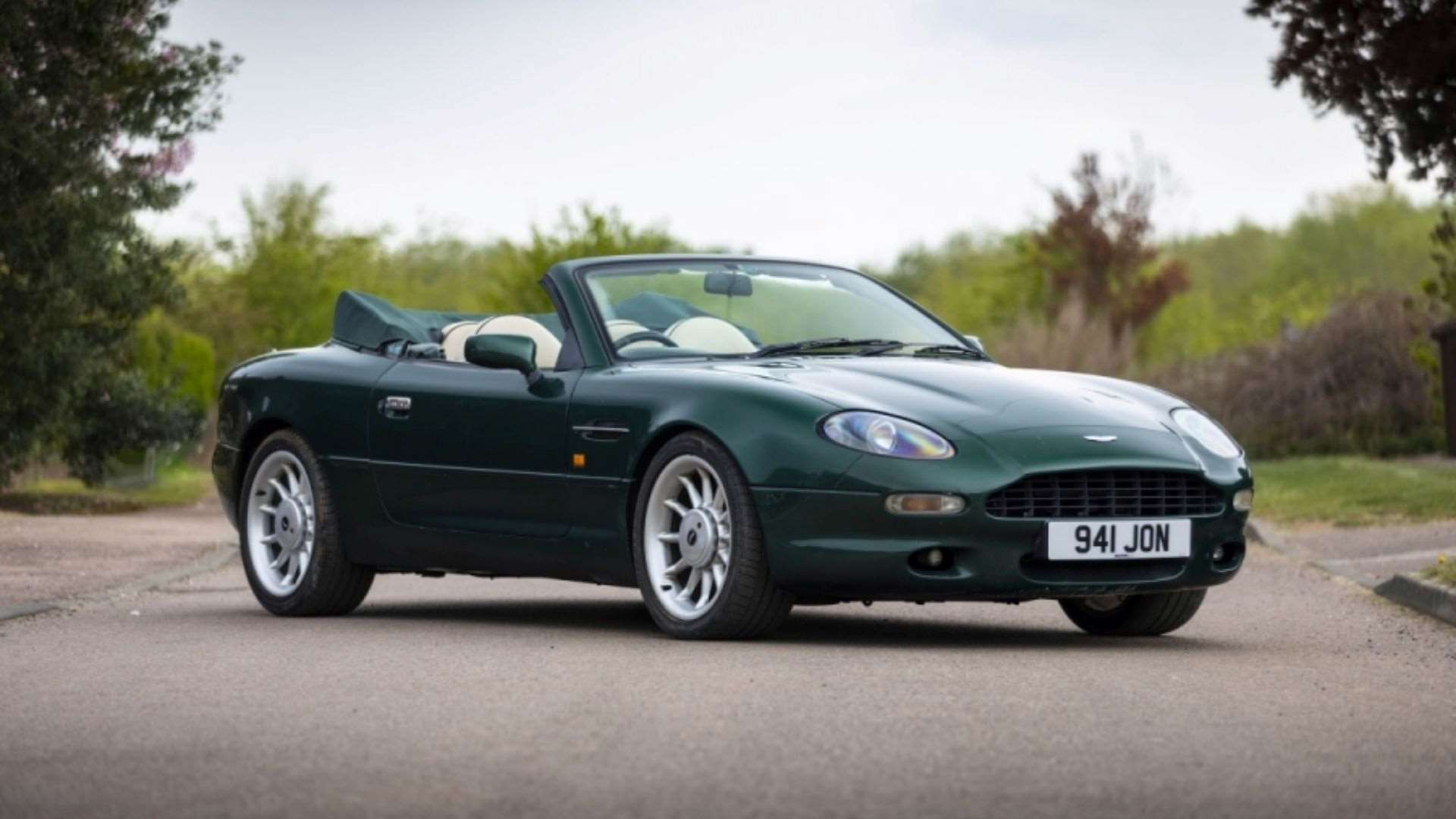 1998astonmartindb7volante.jpg