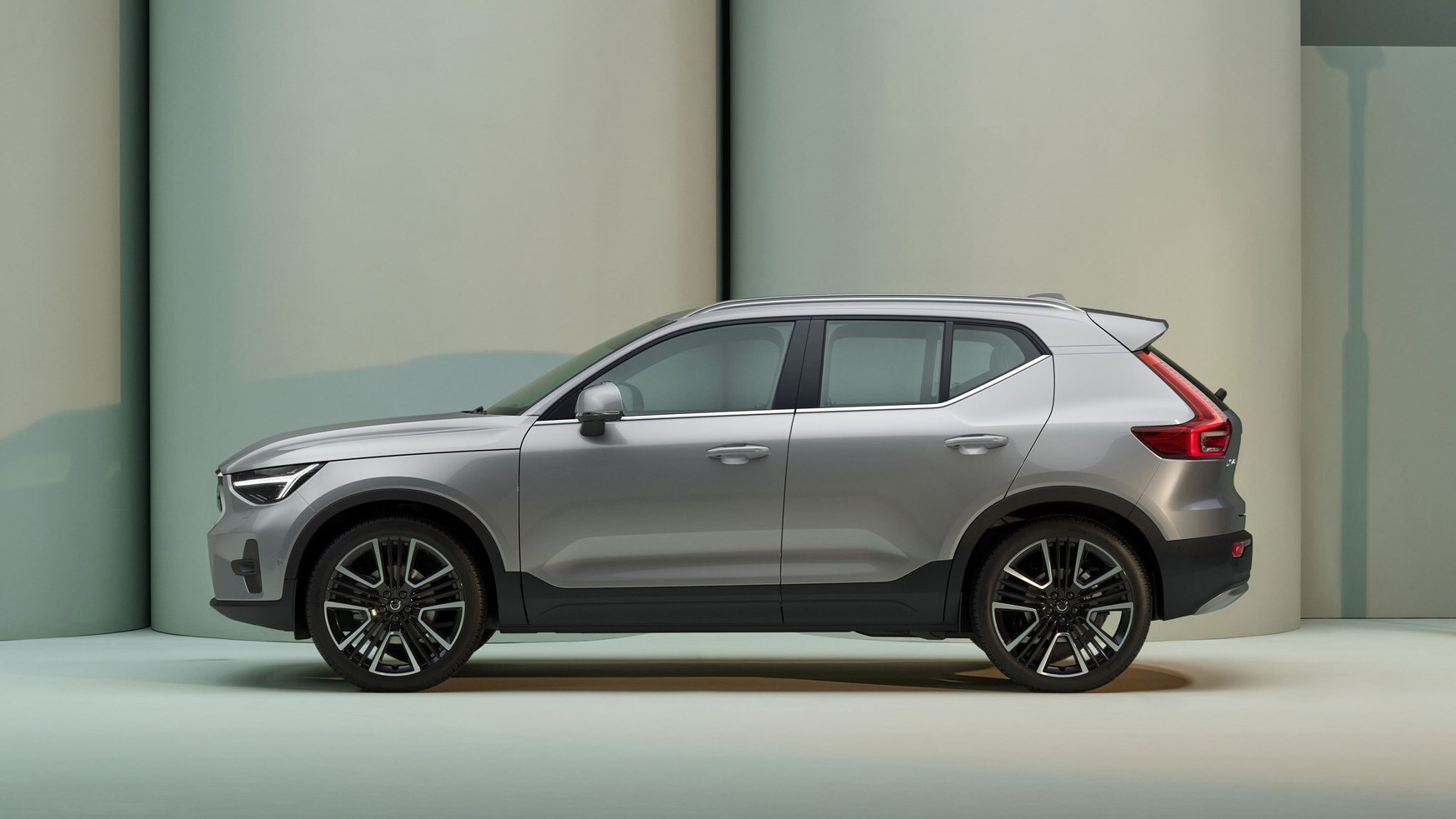 Volvo XC40 copy 2.jpg