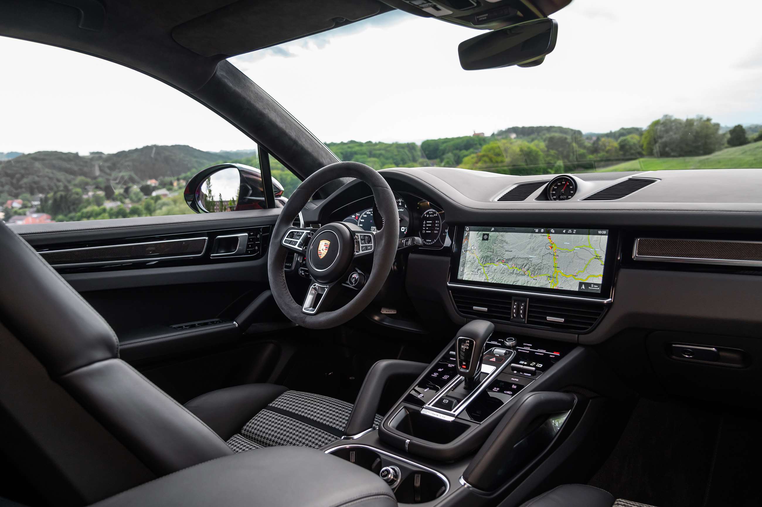 porsche-cayenne-coupe-interior-goodwood-09122019.jpg