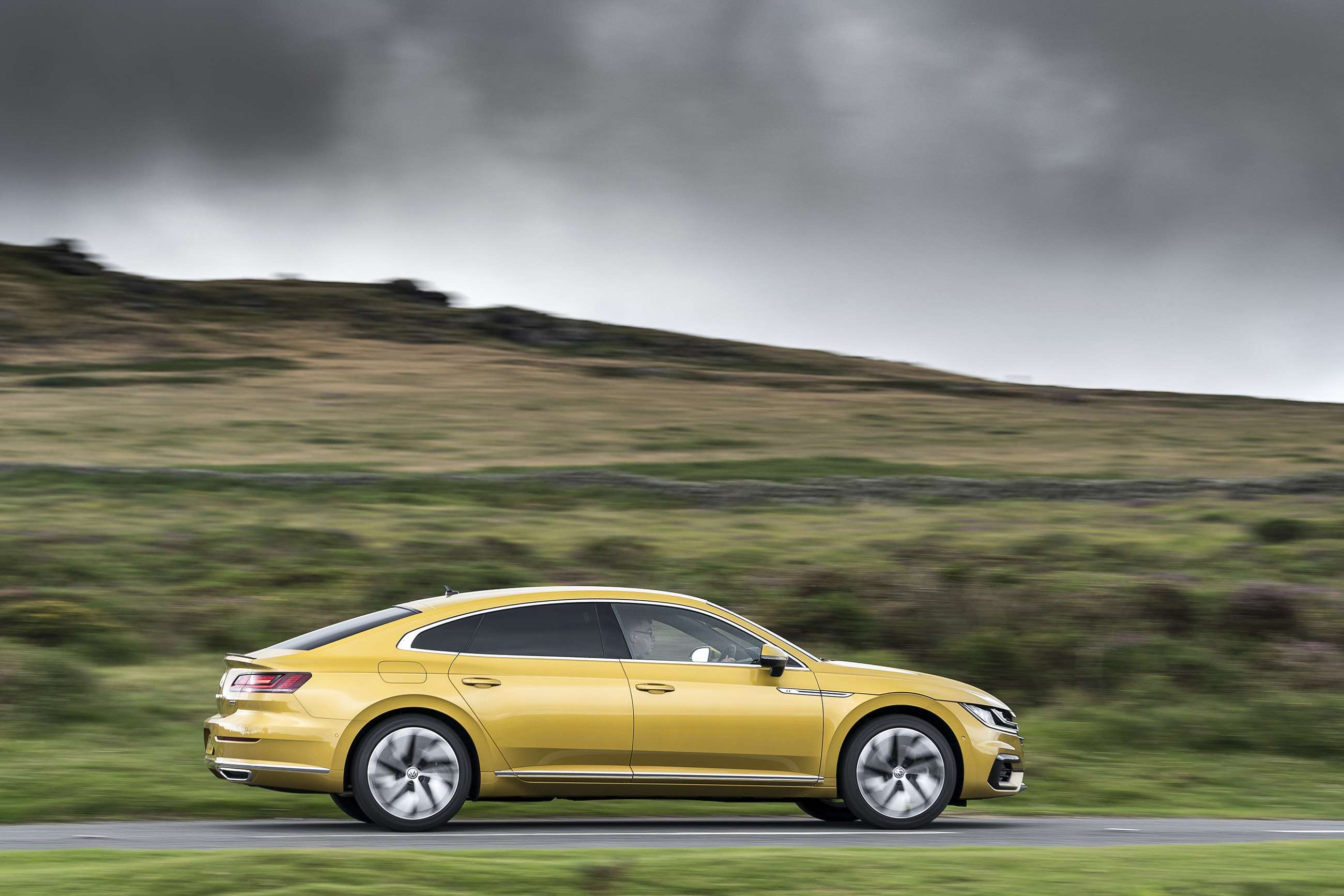 volkswagen-arteon-r-line-uk-goodwood-25112019.jpg