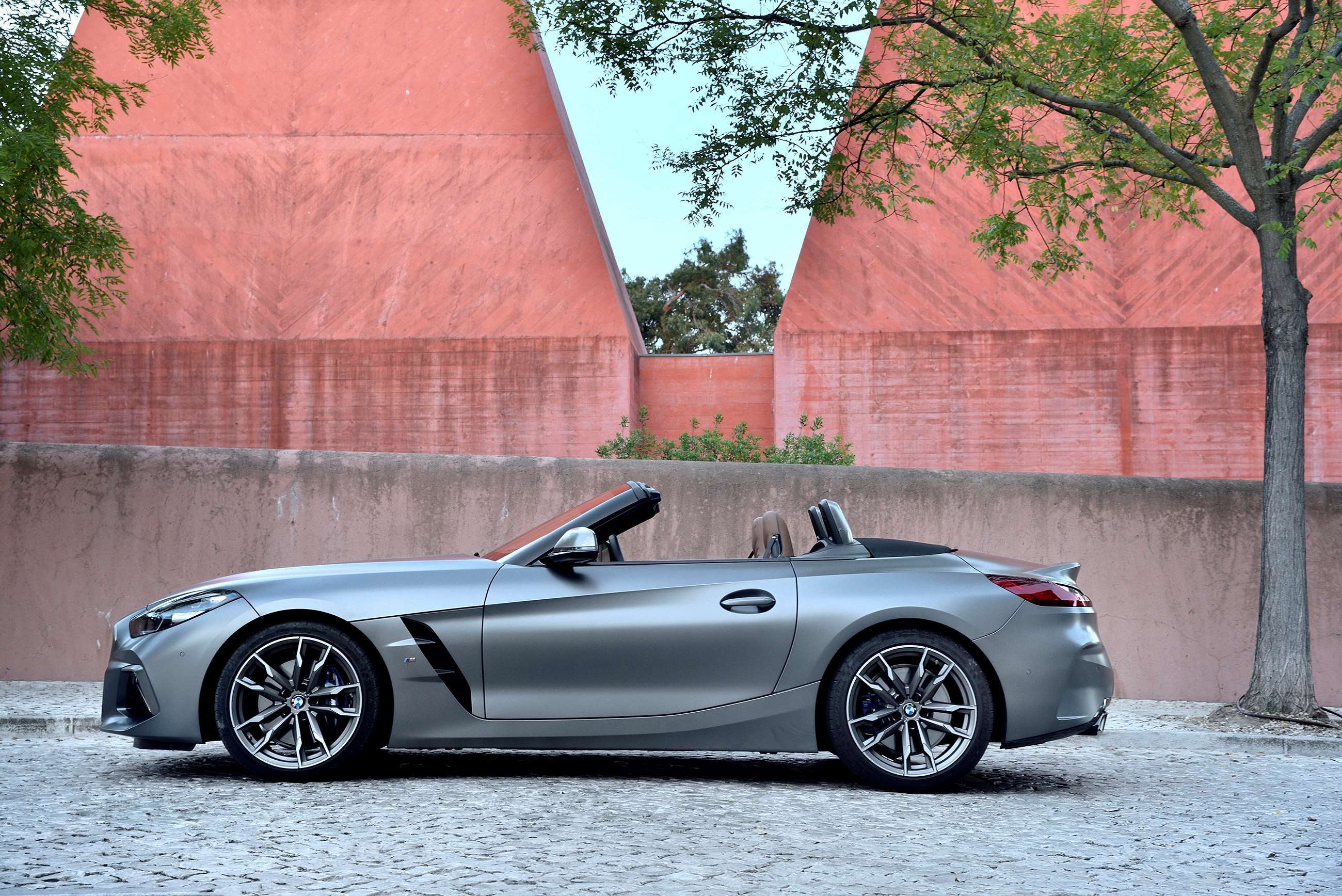 bmw-z421101905.jpg