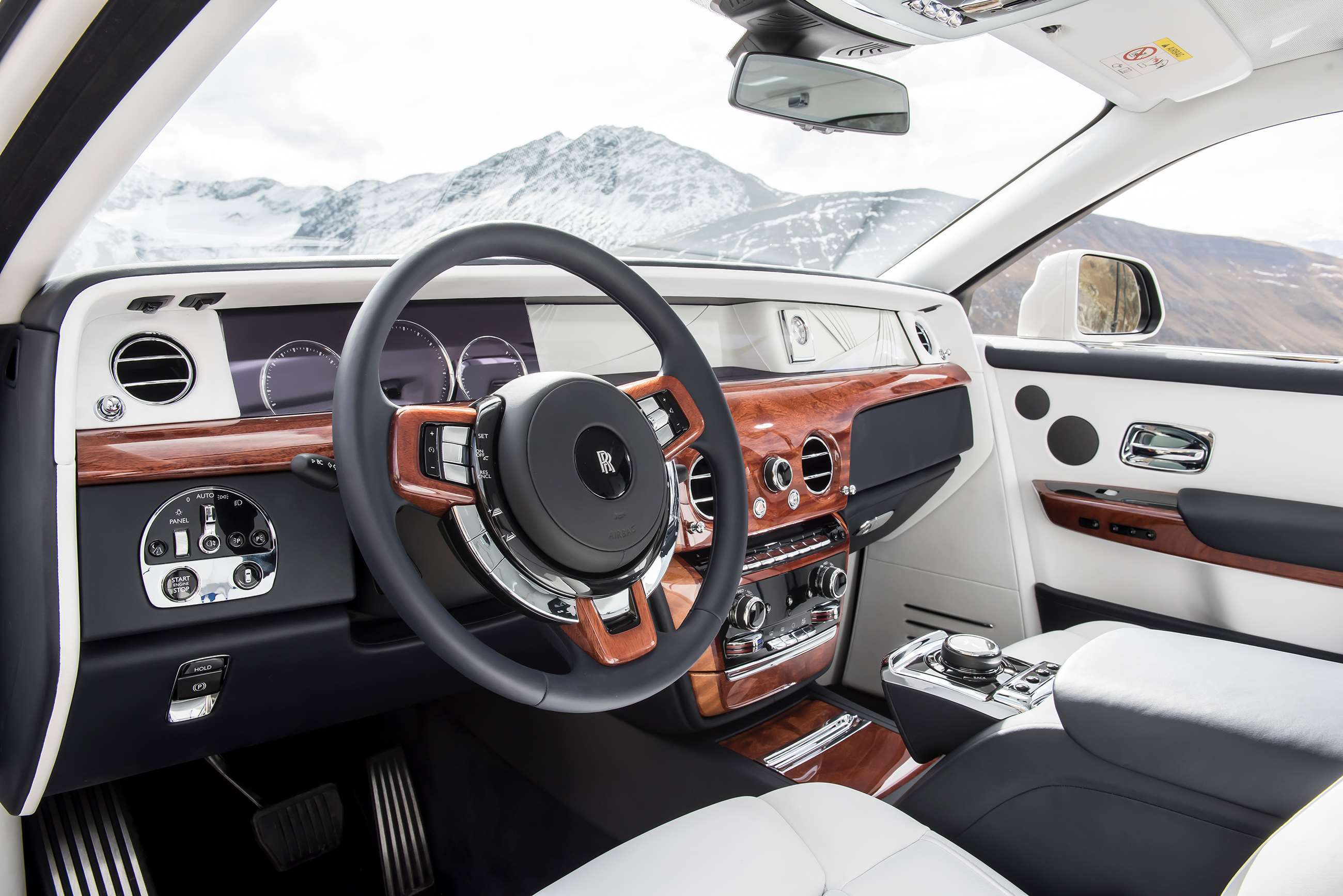 rolls-royce-phantom-interior-goodwood-15102019.jpg