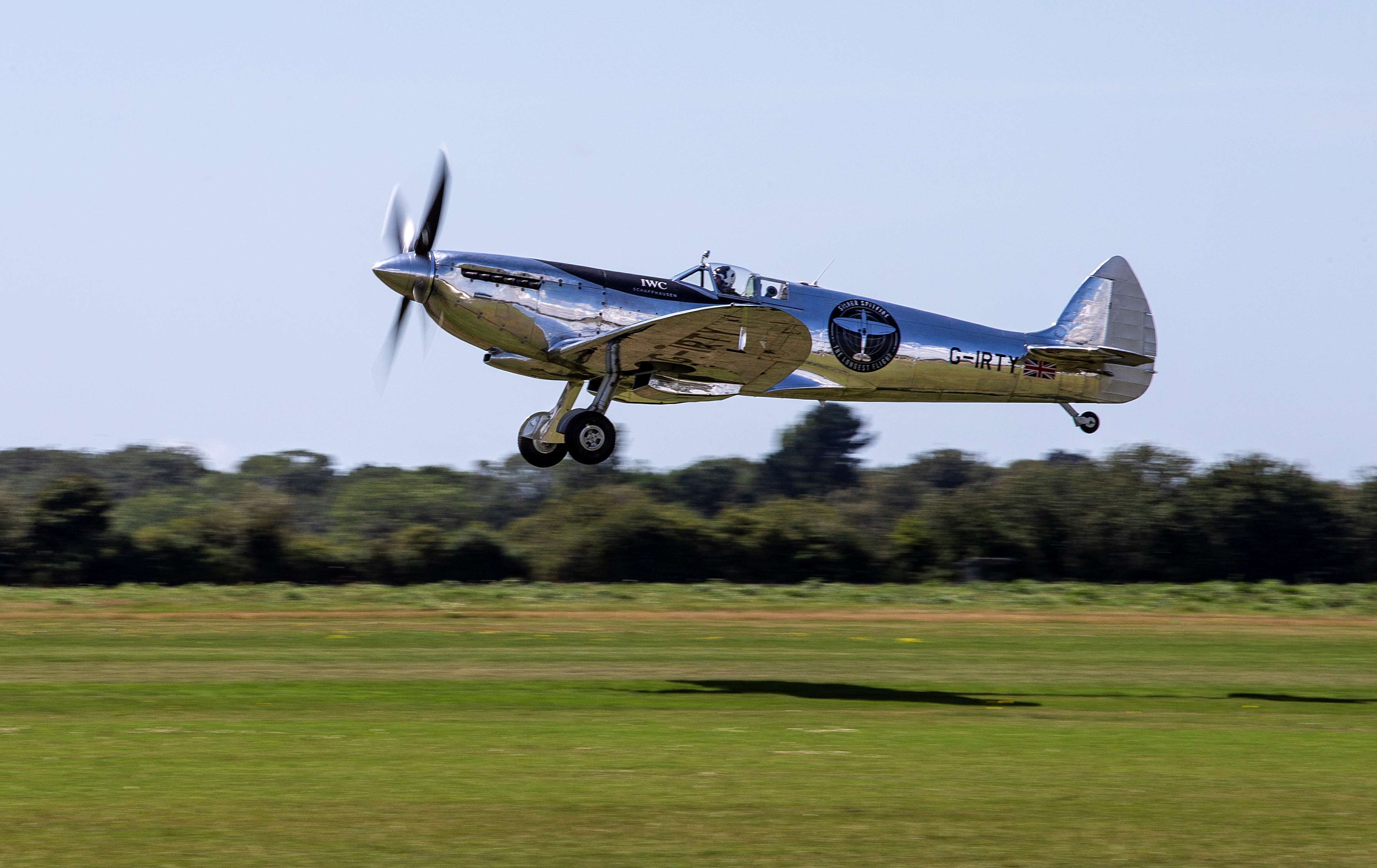 silver-spitfire-taking-off.jpg