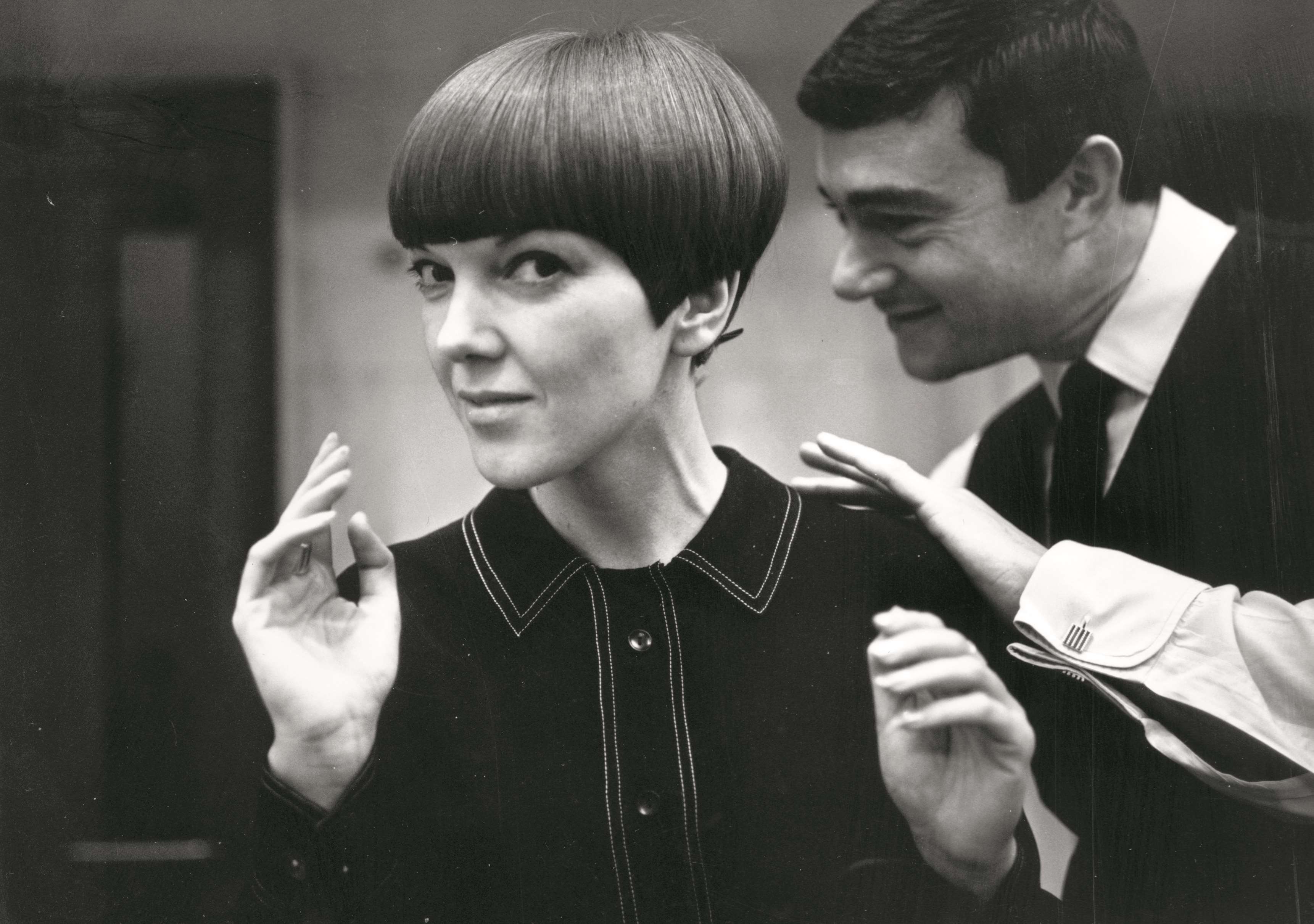 Swinging London hairdressing icon Vidal Sassoon puts the finishing touches on Quant’s trademark five-point bob in 1964