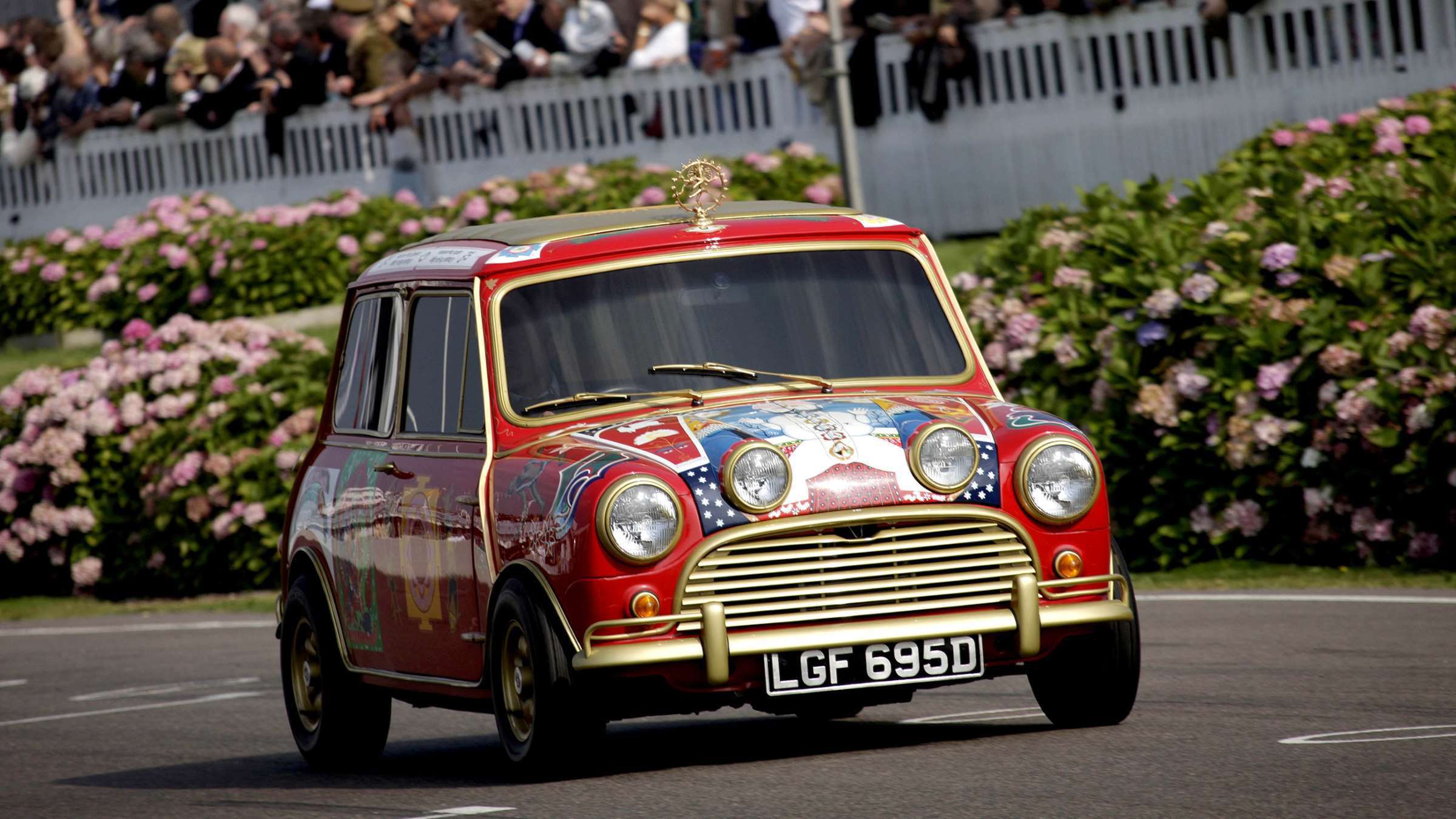 revival-2009-george-harrison-mini-sutton-images-motorsport-images-goodwood-22052019.jpg