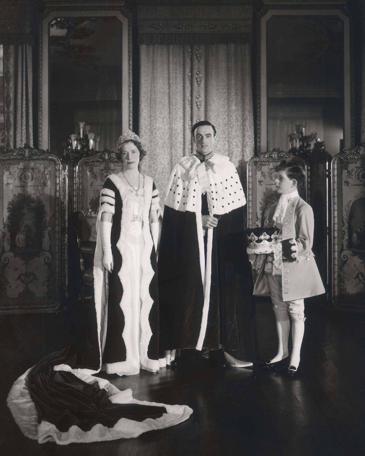 9th-duke-and-duchess-in-their-coronation-robes.jpg